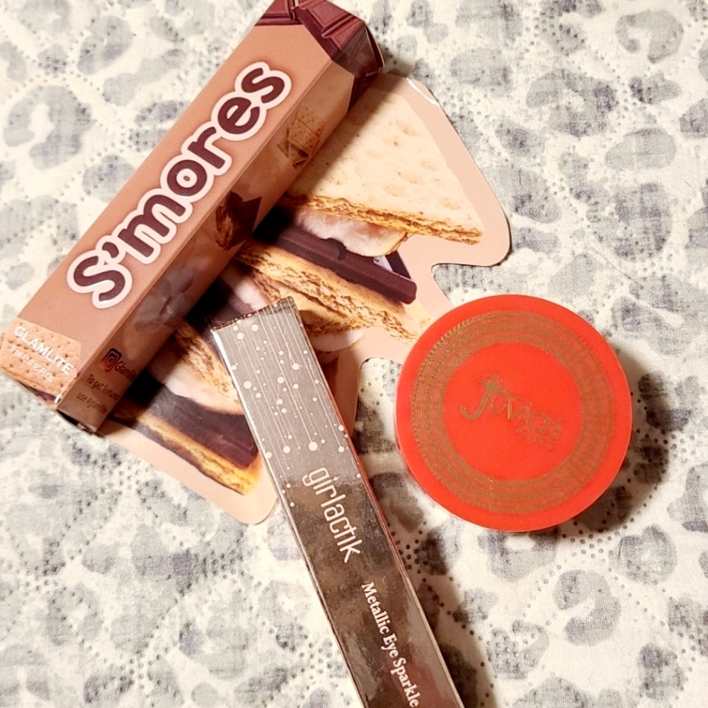 Glamlite Smores Lip Gloss, Juvia's Place Ice Highlight, Girlactic Eye Sp…